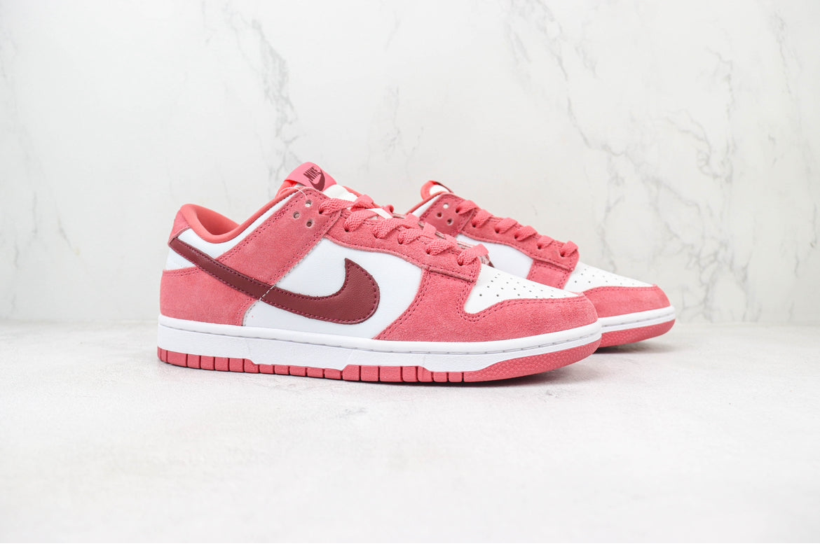 Nike Dunk Low Valentine's Day (2024)